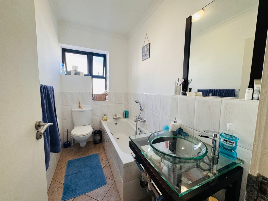 2 Bedroom Property for Sale in Somerset West Mall Triangle Western Cape